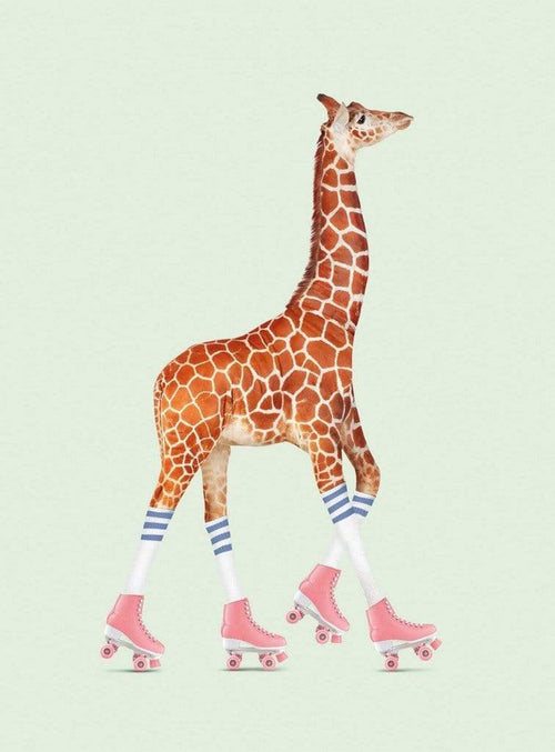 Wizard+Genius Rollerscating Giraffe Vlies Fotobehang 192x260cm 4 banen | Yourdecoration.nl