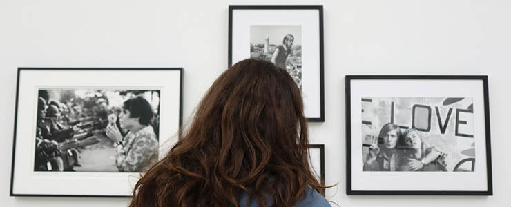 Fotolijsten combineren aan de muur: zo doe je dat