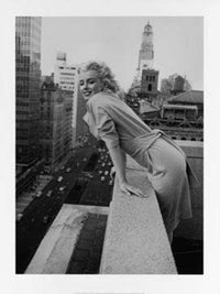 Ed Feingersh  Marilyn Monroe on the Ambassador Kunstdruk 60x80cm | Yourdecoration.nl