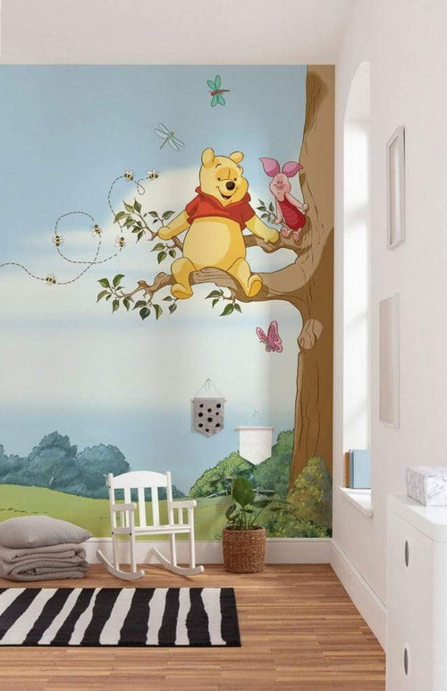 Komar Winnie Pooh Tree Fotobehang 184x254cm 4 delig Sfeer | Yourdecoration.nl