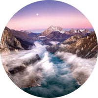 Wizard+Genius Over the Mountains Vlies Fotobehang 140x140cm rond | Yourdecoration.nl