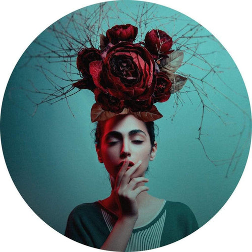 Wizard+Genius Flowers in her Hair Vlies Fotobehang 140x140cm rond | Yourdecoration.nl